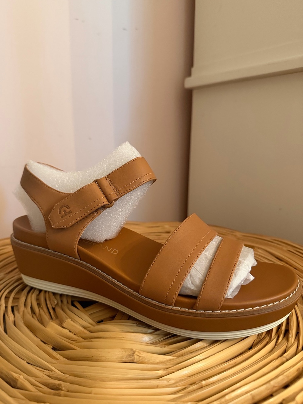 NEW IN BOX Cole Haan Pecan Platform Sandals in Tan Leather - Picture 3 of 4